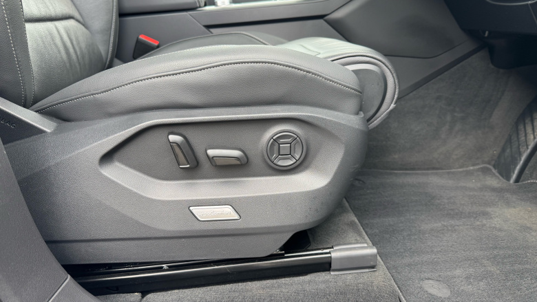 Volkswagen Touareg 3.0 V6 TDI 4Motion Black Edition 5dr Tip Auto Diesel Estate